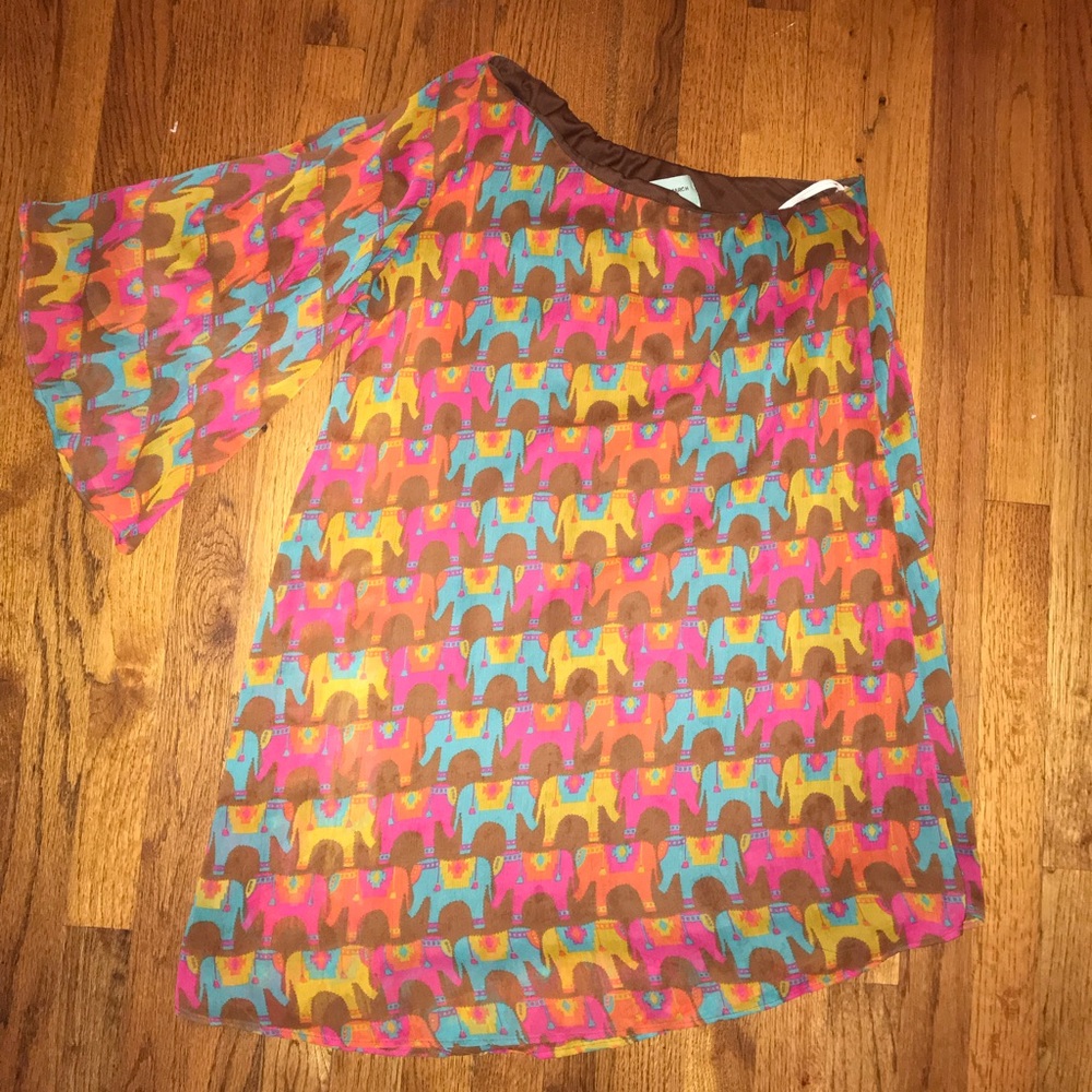 One shoulder elephant pattern dress.